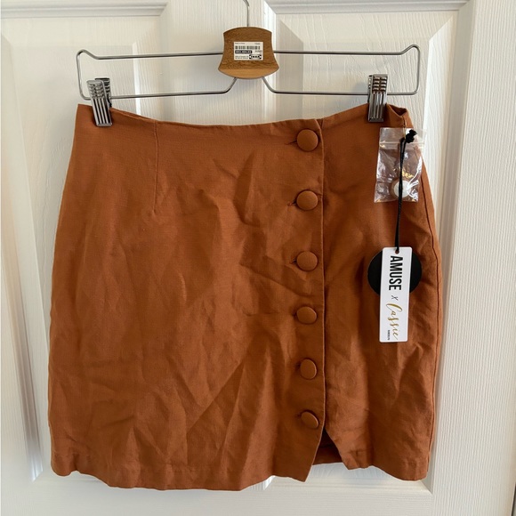Mini skirt with buttons - new with tags - Picture 3 of 3